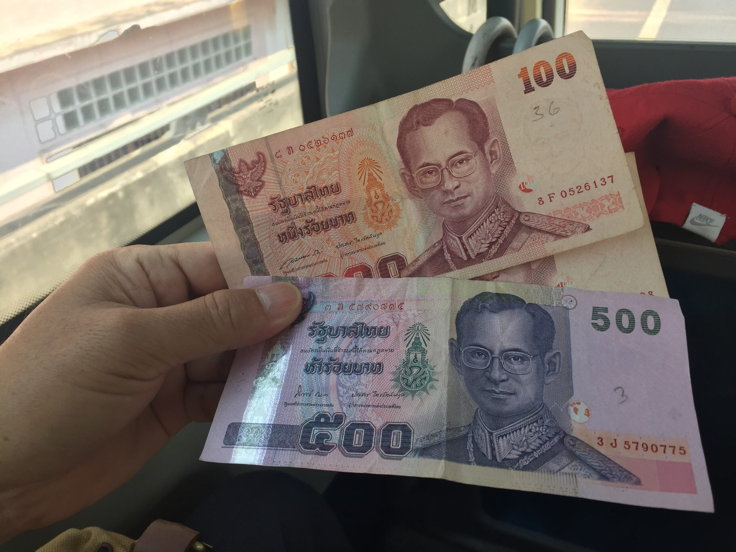 7 Surga Belanja Murah di Bangkok 5 Mata uang baht Thailand