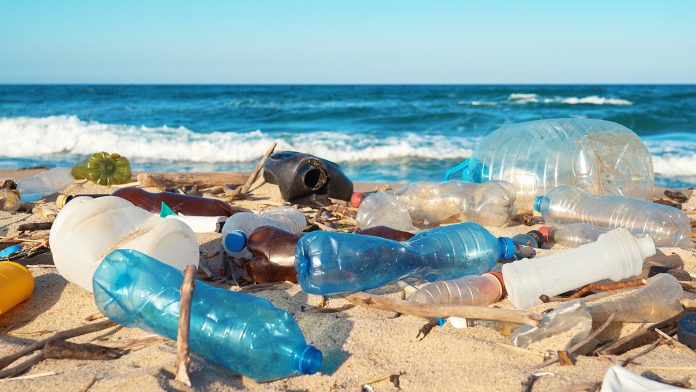 Sampah Plastik Di Pantai