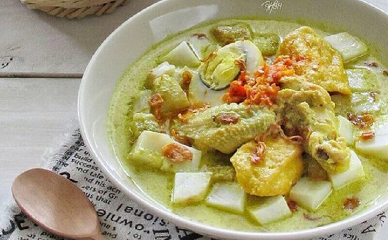 Resep Membuat Lontong Opor Ayam Komplit