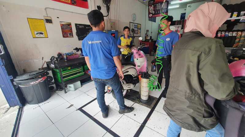 Ganti Oli X-Ten di Planet Ban Pare