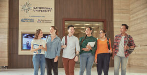 Kuliah dengan program pentingnya kurikulum internasional Sampoerna University