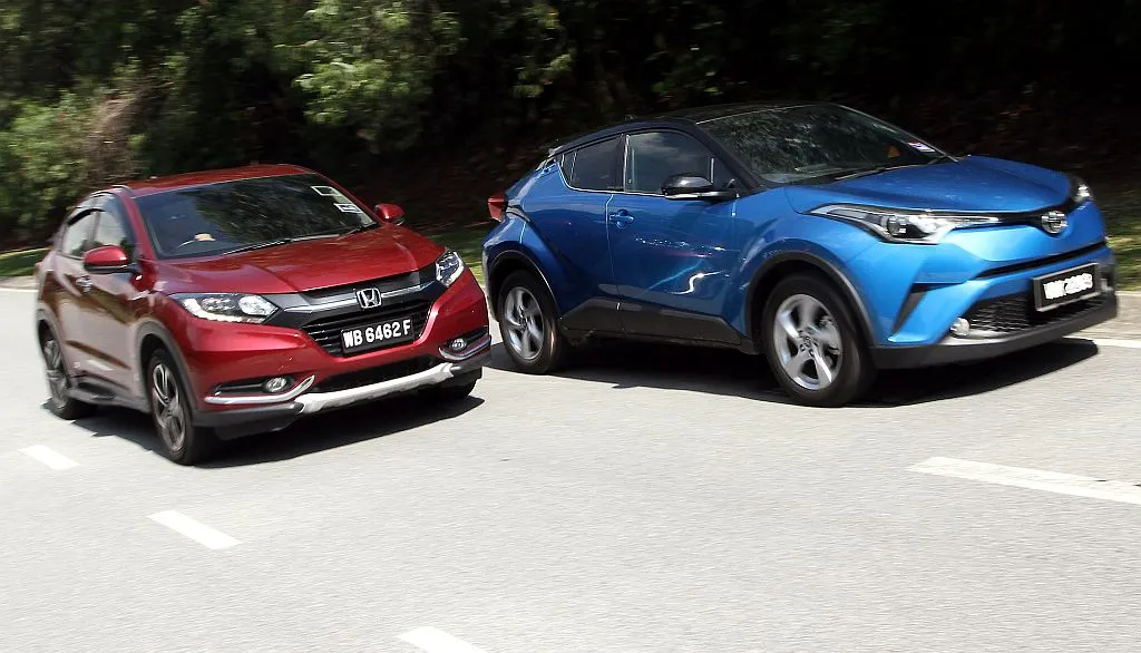 5 Mobil Astra yang Penjualannya Terganggu Pesaing 5 Honda HRV vs Toyota CHR