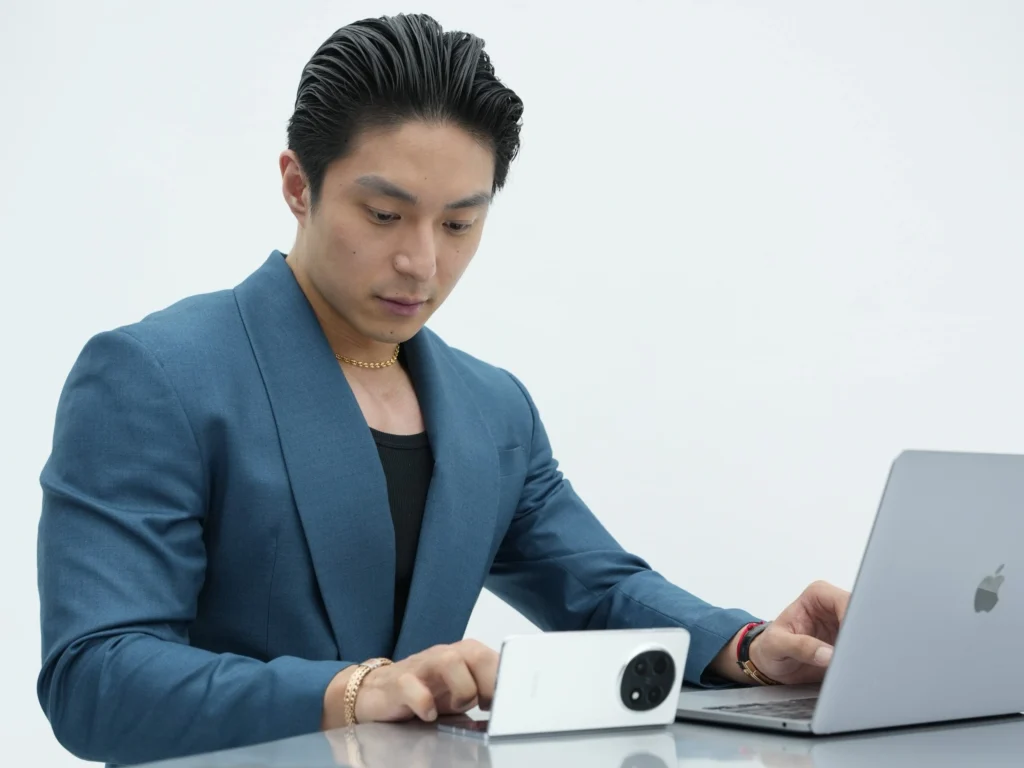 Oppo Find N5 Ponsel Lipat Tertipis di Dunia 5 Co-Founder Careso Giorgio A Chandra mencoba Oppo Find N5
