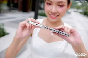 Perbandingan ketipisan Oppo Find N5 dan iPhone 16 Pro Max