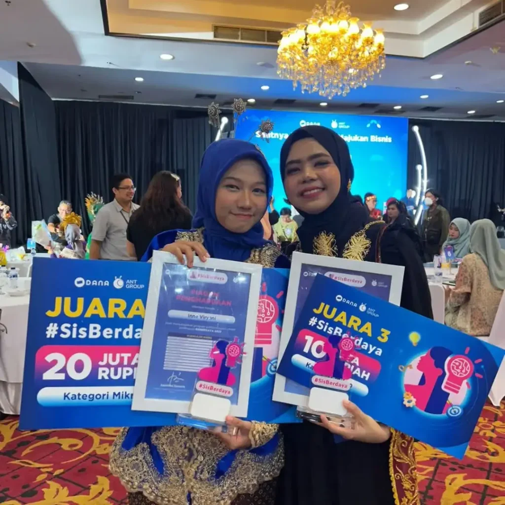 5 Rahasia Bisnis UMKM Naik Kelas: Belajar dari Pengalaman Pemenang SisBerdaya DANA 3 Inne Viryani (kiri), pendiri Riasafood