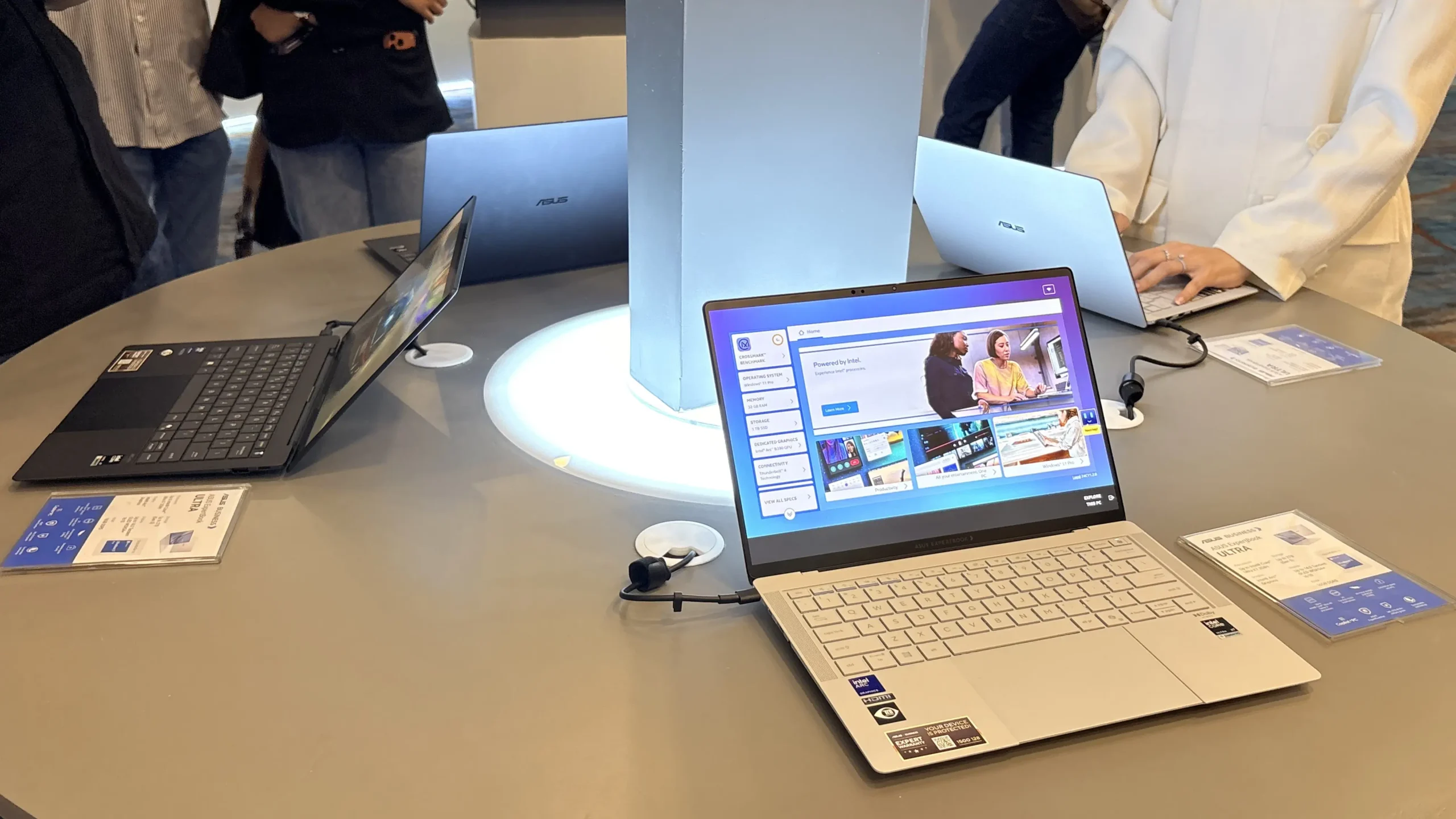 4 ASUS ExpertBook Ultra4