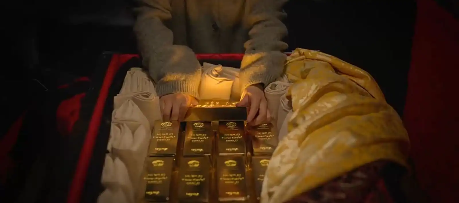 Review Gold Land : Penyelundupan Emas Berbalut Bucin Pasangan 1 Review Gold Land