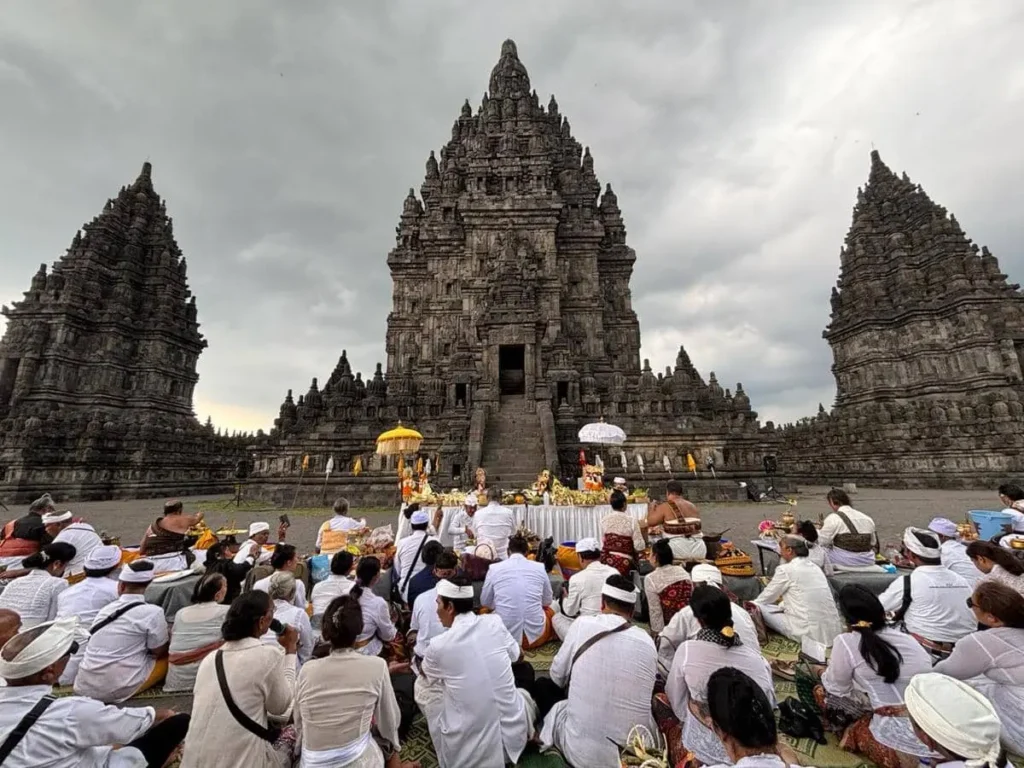 Agenda Rutin di Prambanan. Jangan Cuma Foto Doang 4 Prambanan Shiva Festival