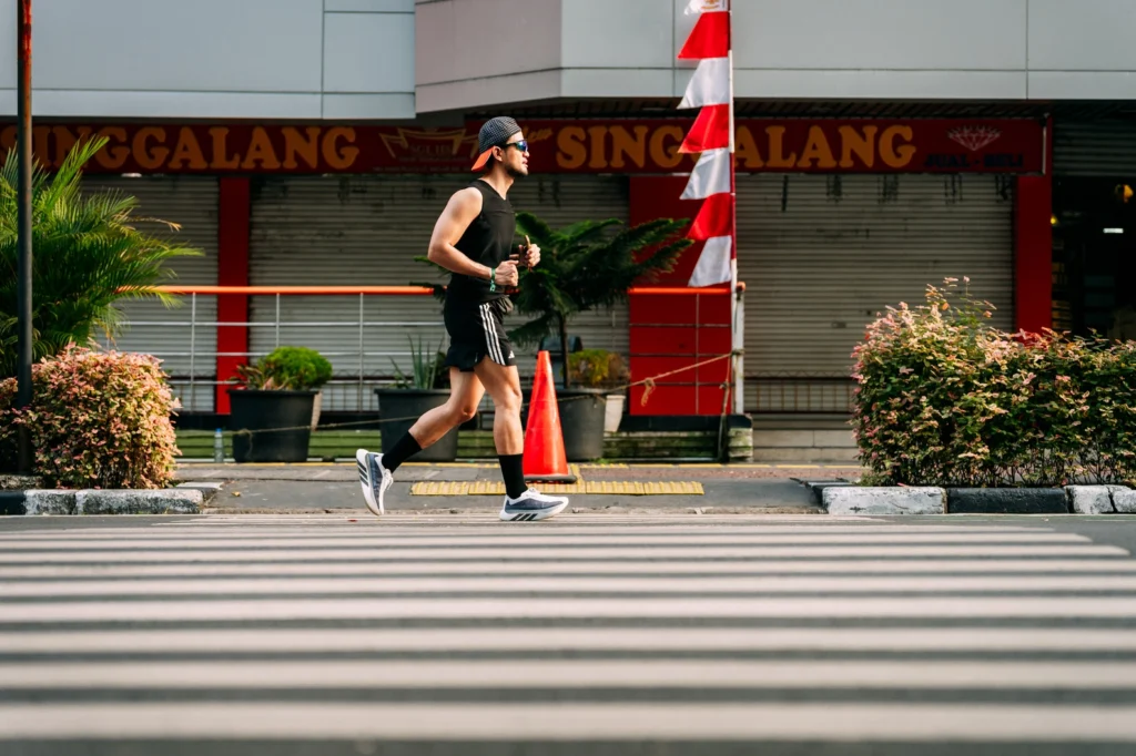 Cara Memilih Sepatu Lari Paling Nyaman 2 harga Hyperboost Edge dan Hyperboost Run