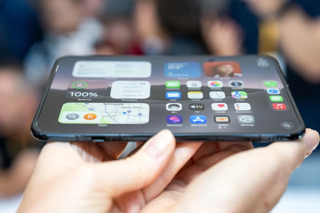 iPhone Duo, HP Lipat Pertama Apple: Spesifikasi, Harga, dan Alasan Baru Rilis Sekarang 2 Hands on iPhone Duo