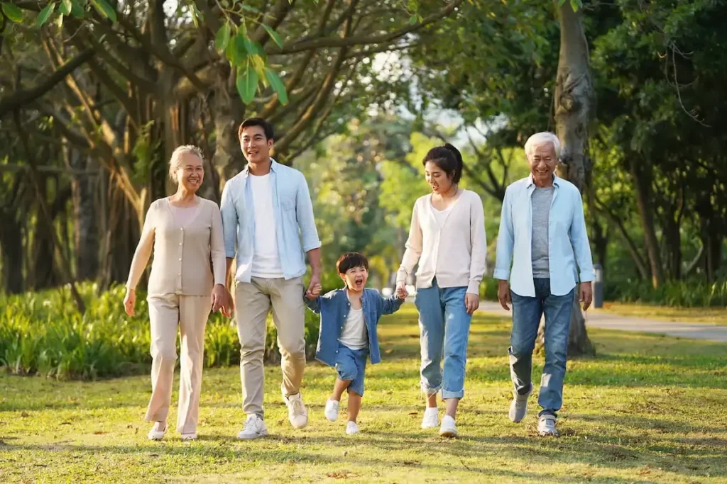 Cara Mengatur Keuangan Sandwich Generation: Dilema Atur Gaji untuk Keluarga & Diri Sendiri 2 Cara mengatur keuangan generasi sandwich Sun Life