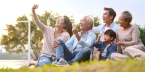 Cara mengatur keuangan sandwich generation Sun Life